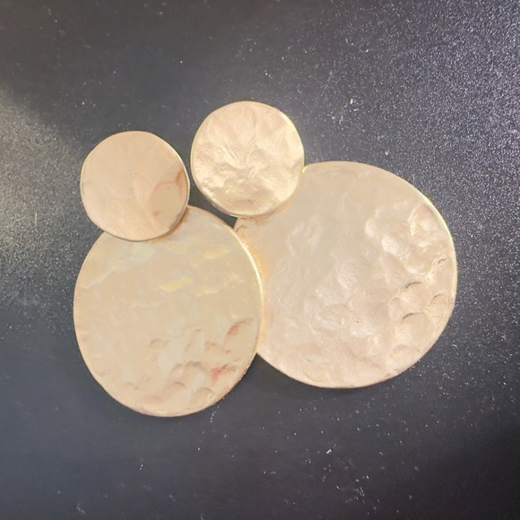 Lulu’s Elegant Gold-Tone Hammered Disc Earrings - Picture 2 of 2